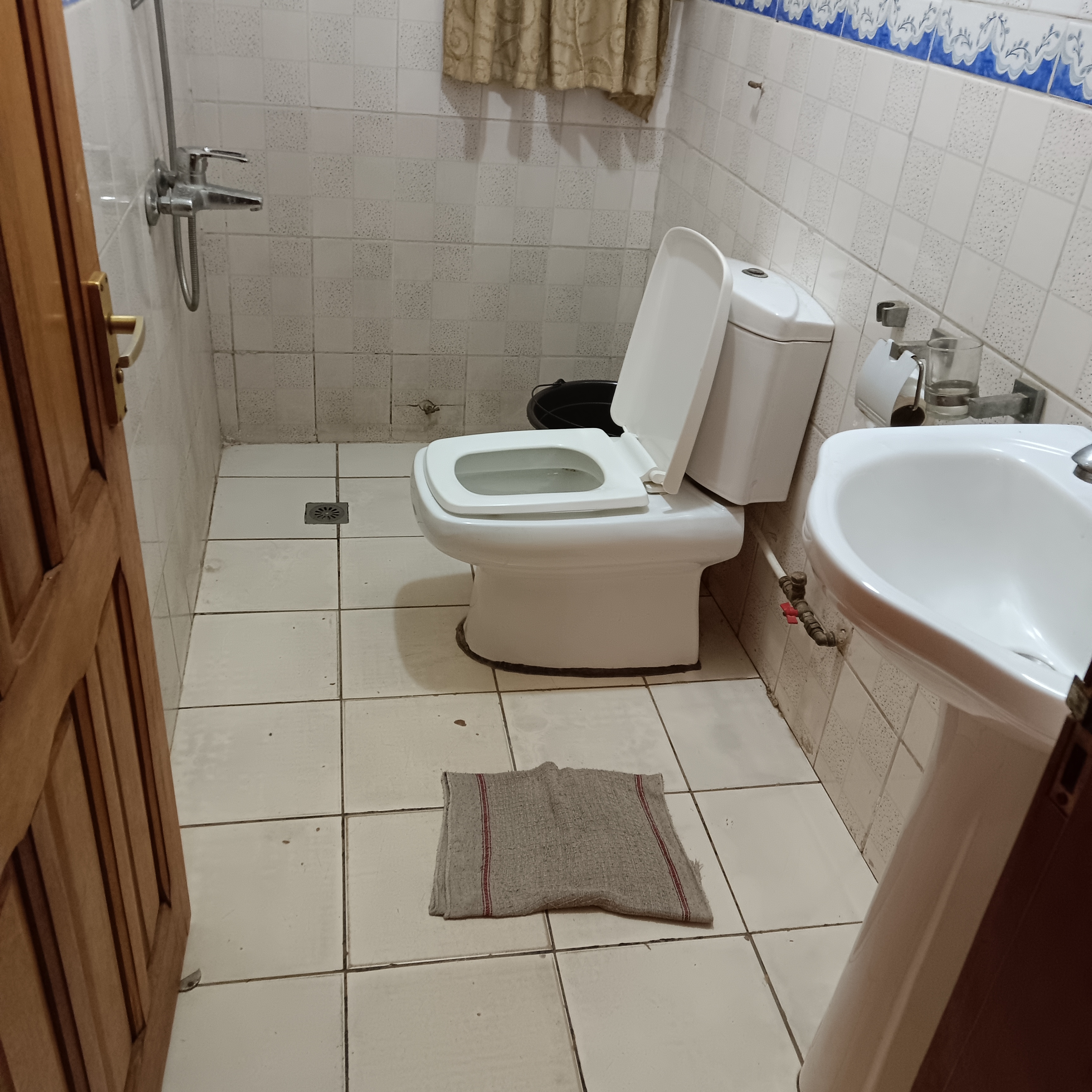 Bureau à louer à Yaoundé, Bastos, Bastos - 150 m2 - 650 000 FCFA