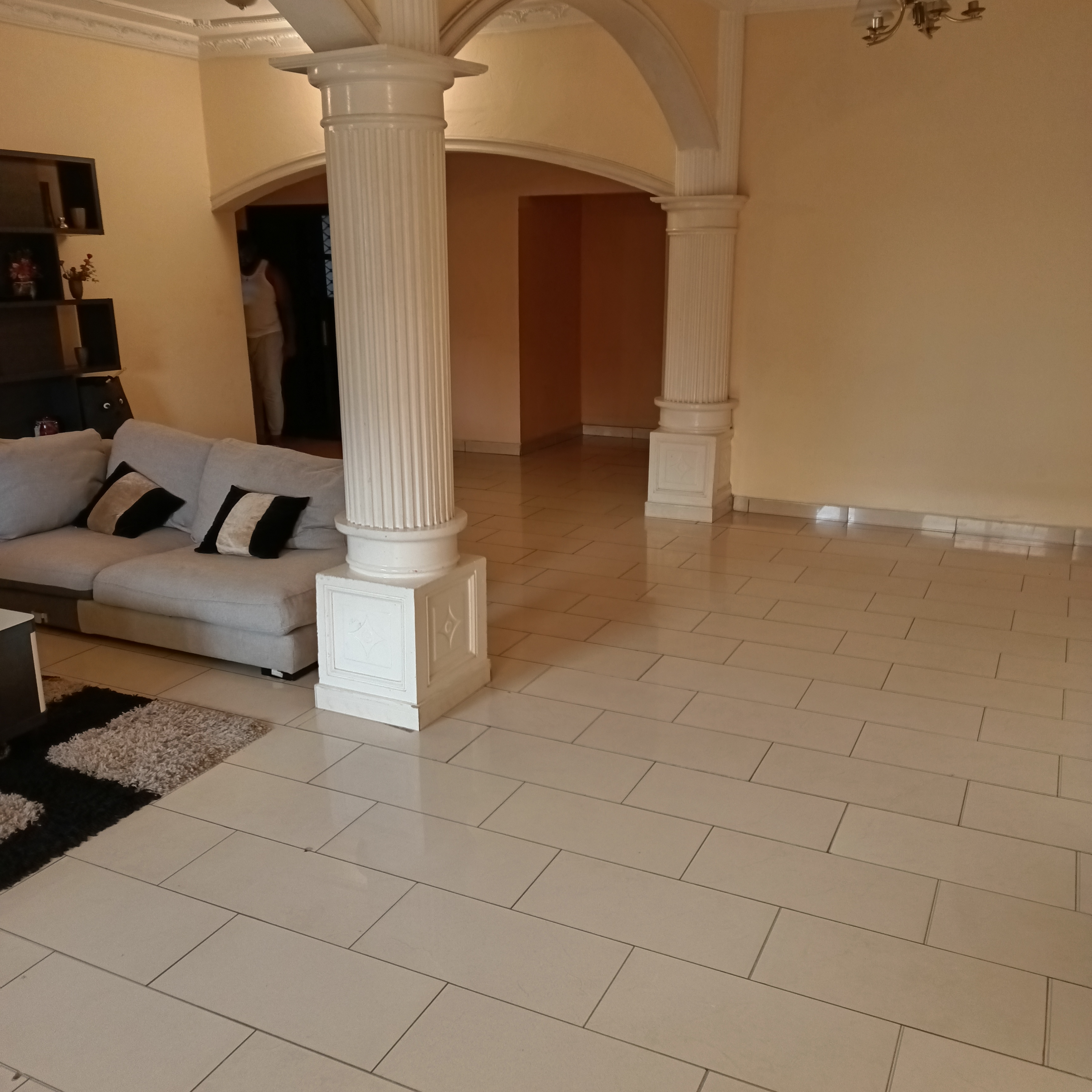 Bureau à louer à Yaoundé, Bastos, Bastos - 150 m2 - 650 000 FCFA
