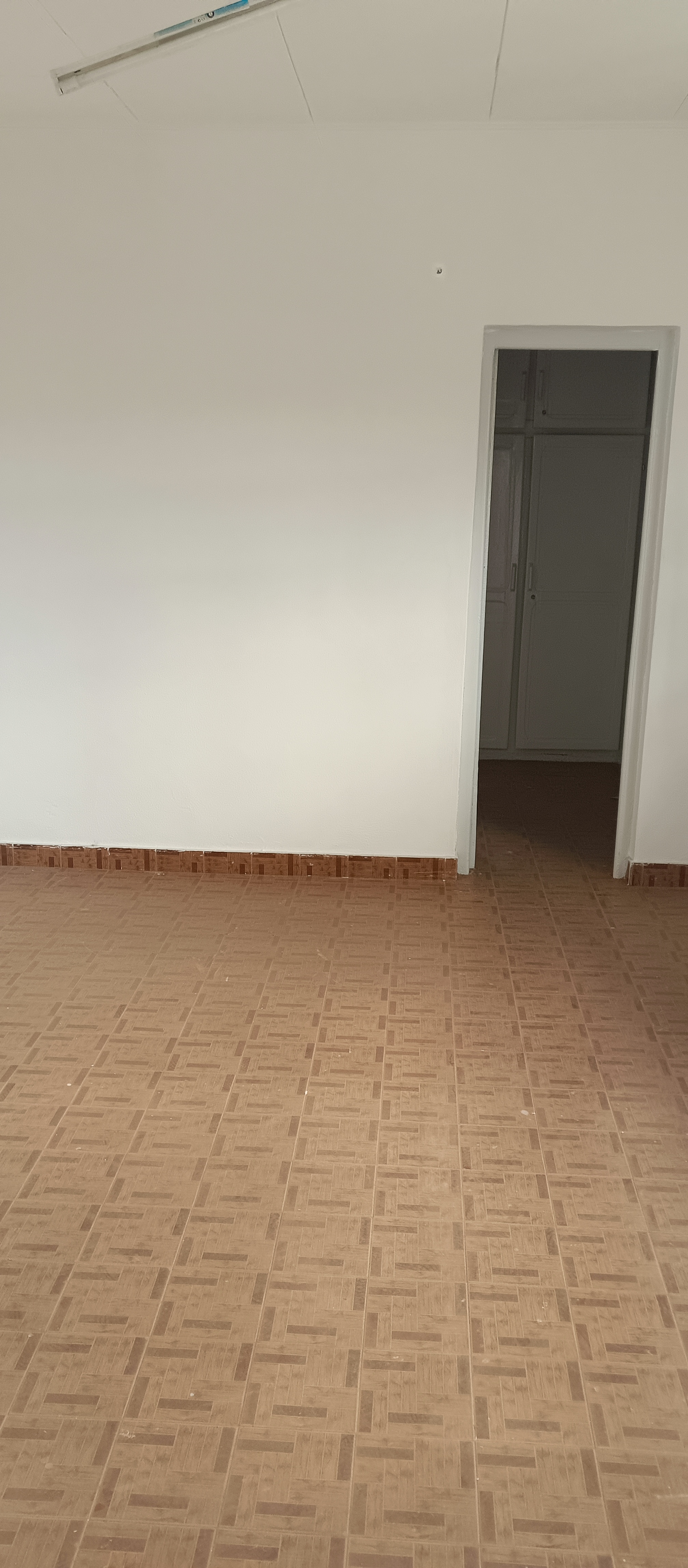 Bureau à louer à Yaoundé, Mballa II, Pas loin du carrefour RÉGI - 400 m2 - 500 000 FCFA