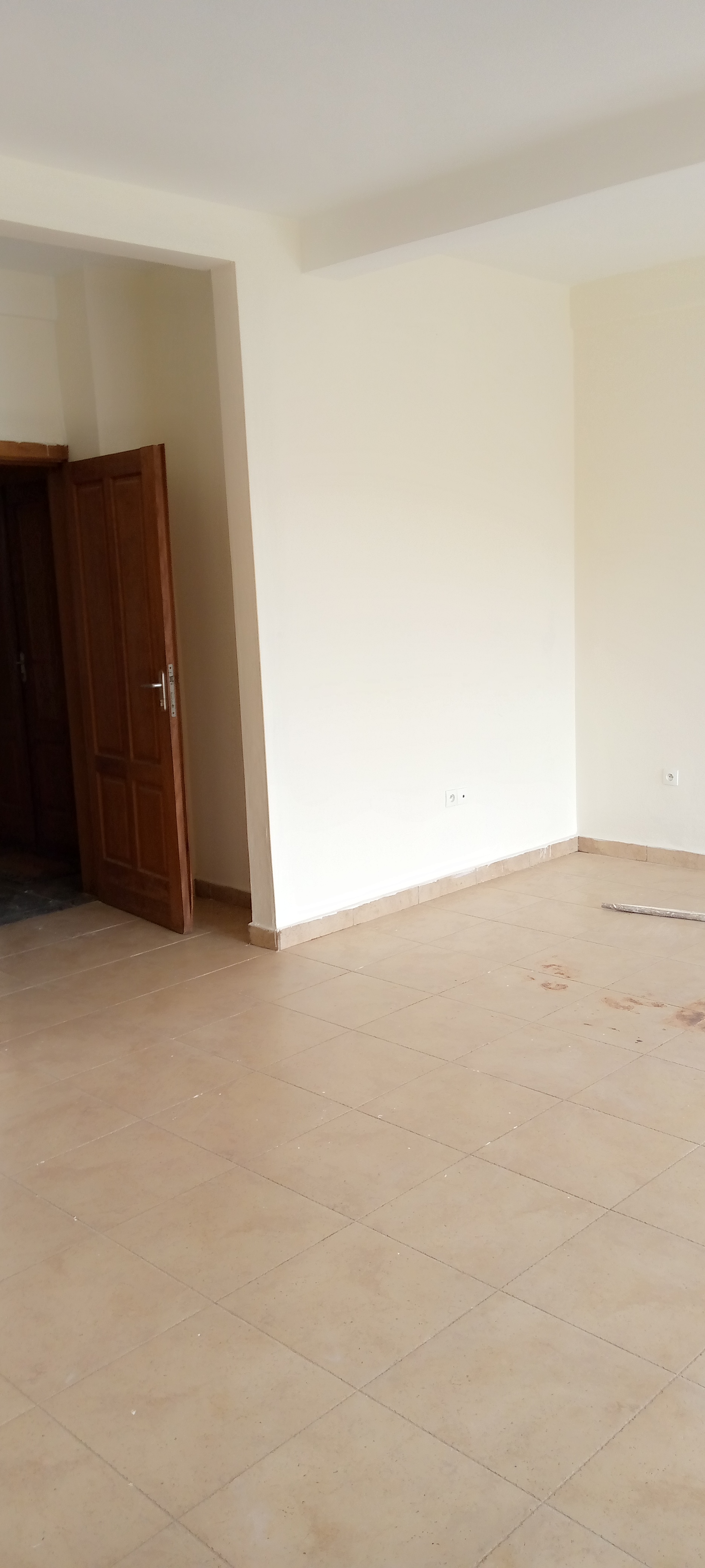 Apartment to rent - Yaoundé, Bastos, Bastos - 1 living room(s), 2 bedroom(s), 3 bathroom(s) - 375 000 FCFA / month