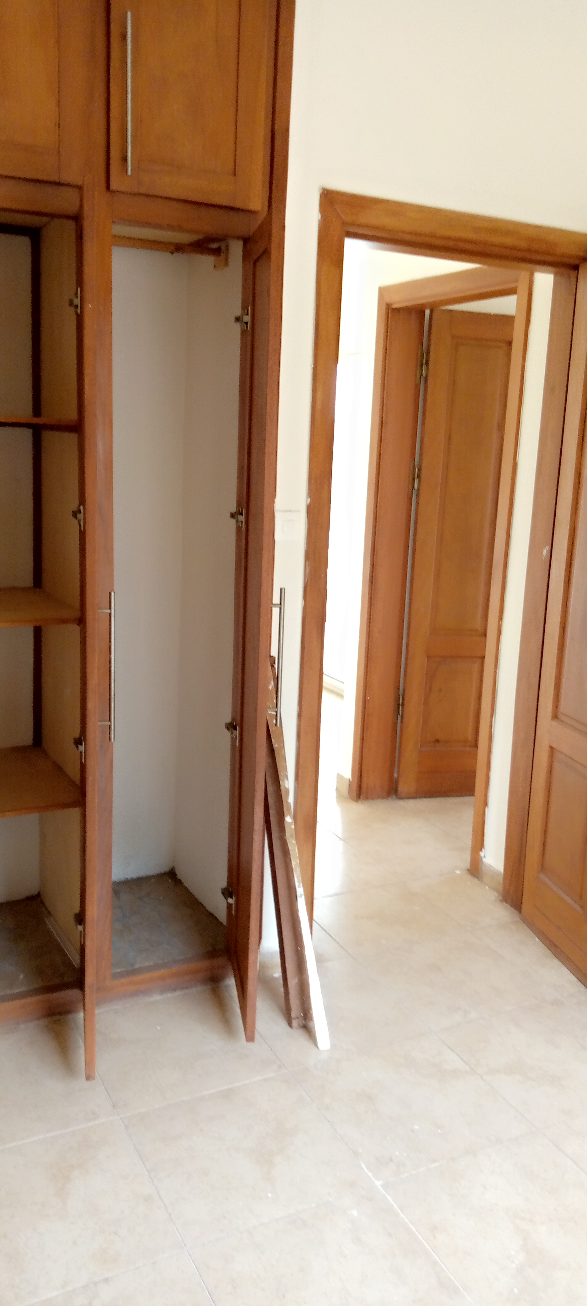 Apartment to rent - Yaoundé, Bastos, Bastos - 1 living room(s), 2 bedroom(s), 3 bathroom(s) - 375 000 FCFA / month