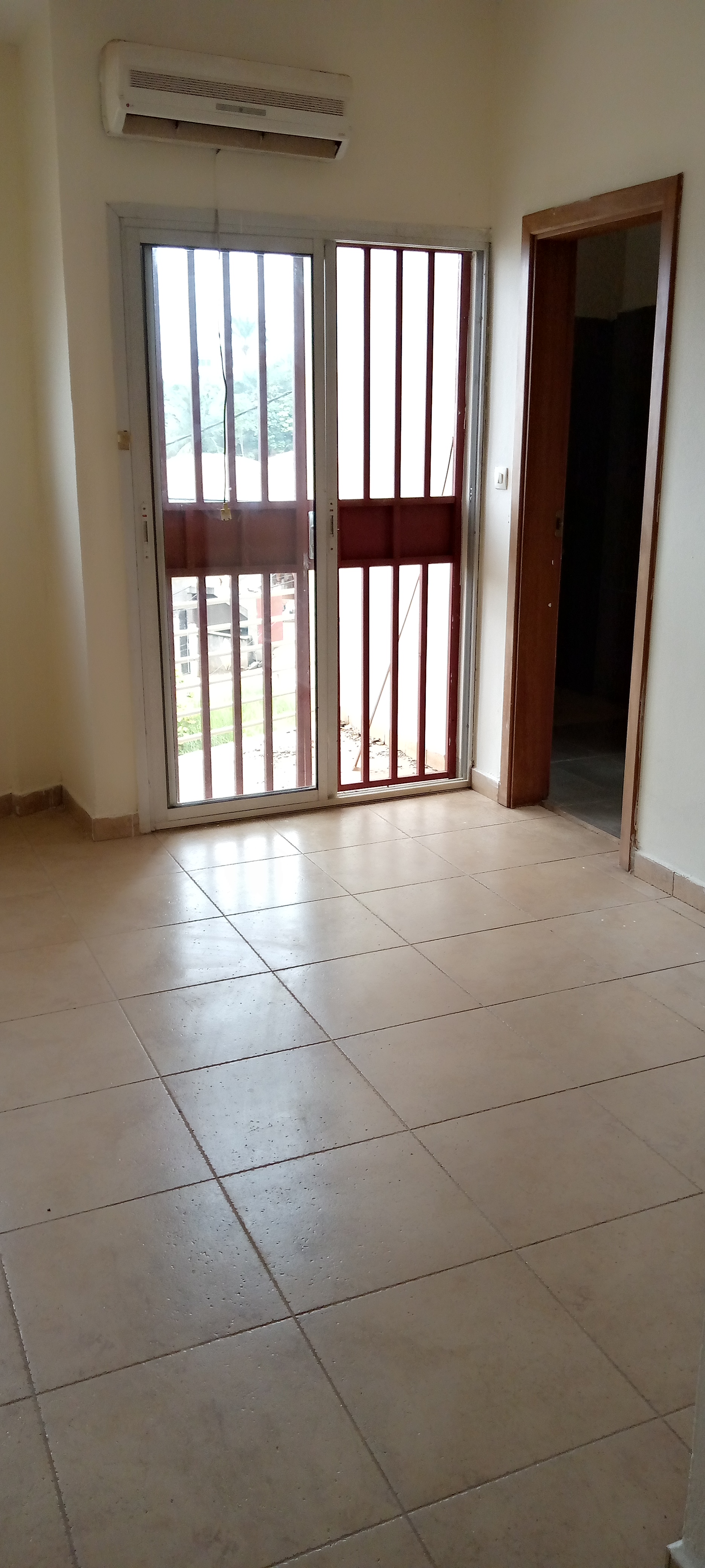 Apartment to rent - Yaoundé, Bastos, Bastos - 1 living room(s), 2 bedroom(s), 3 bathroom(s) - 375 000 FCFA / month