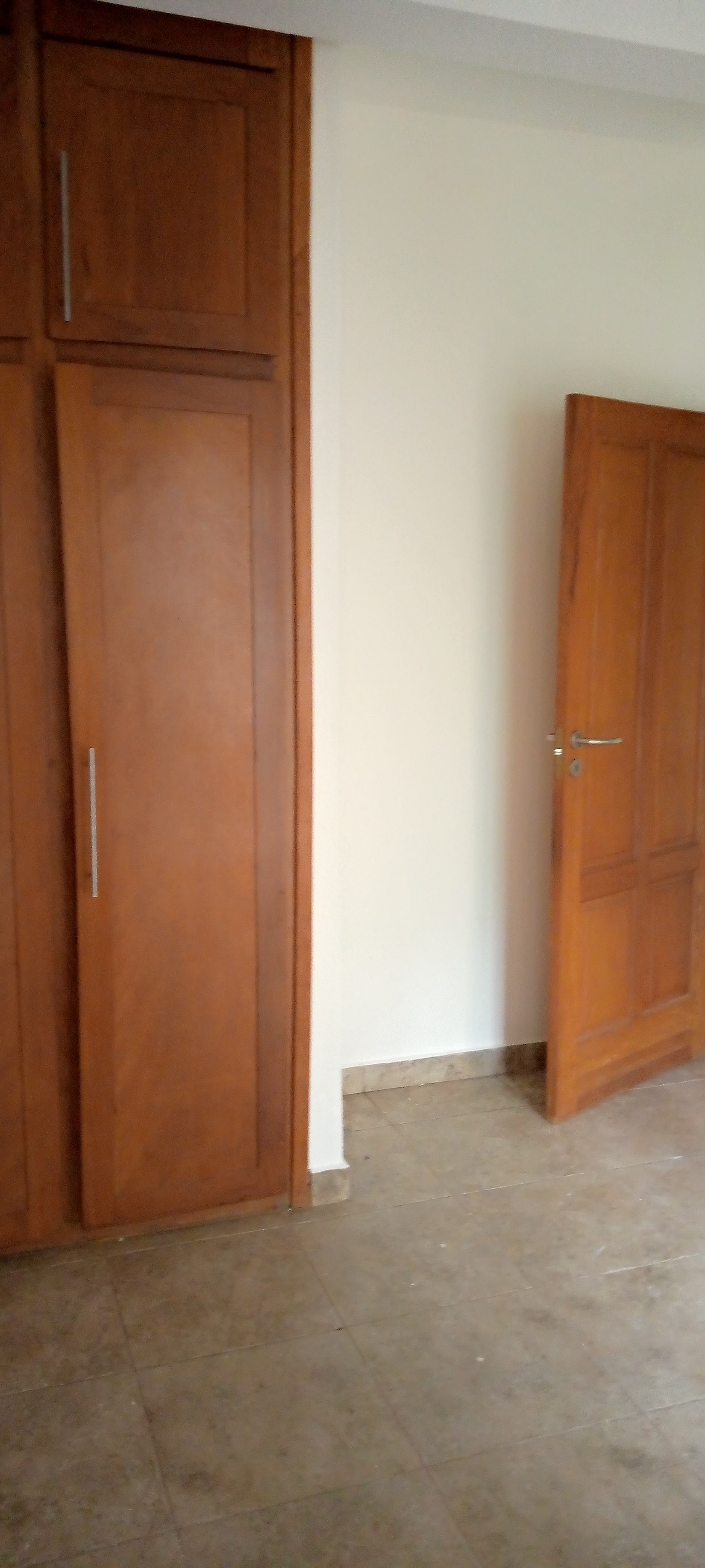 Apartment to rent - Yaoundé, Bastos, Bastos - 1 living room(s), 2 bedroom(s), 3 bathroom(s) - 375 000 FCFA / month