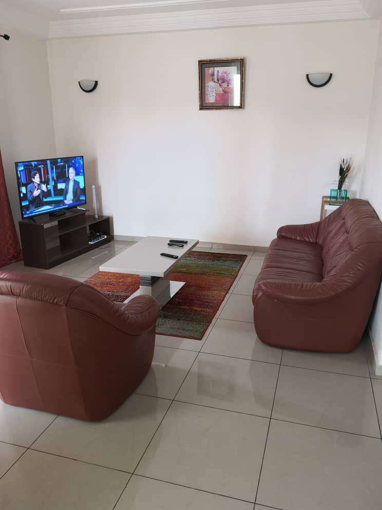 Apartment to rent - Yaoundé, Bastos, Bastos - 1 living room(s), 2 bedroom(s), 3 bathroom(s) - 1 400 000 FCFA / month