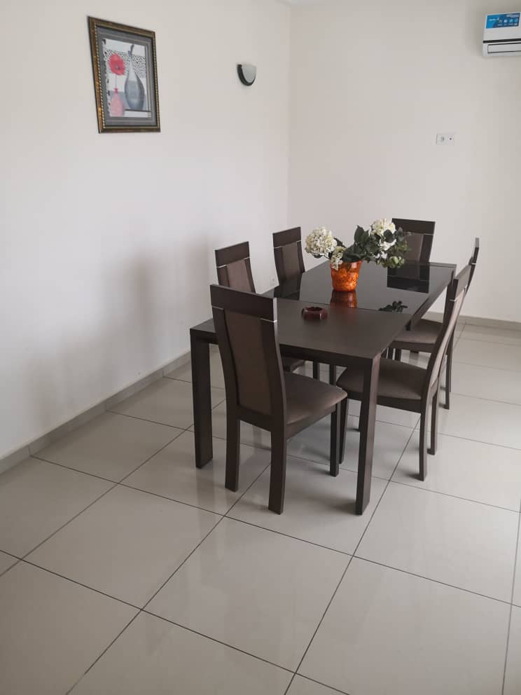 Apartment to rent - Yaoundé, Bastos, Bastos - 1 living room(s), 2 bedroom(s), 3 bathroom(s) - 1 400 000 FCFA / month