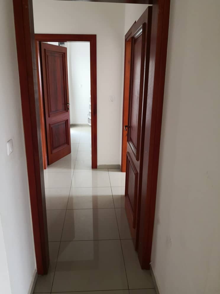 Apartment to rent - Yaoundé, Bastos, Bastos - 1 living room(s), 2 bedroom(s), 3 bathroom(s) - 1 400 000 FCFA / month