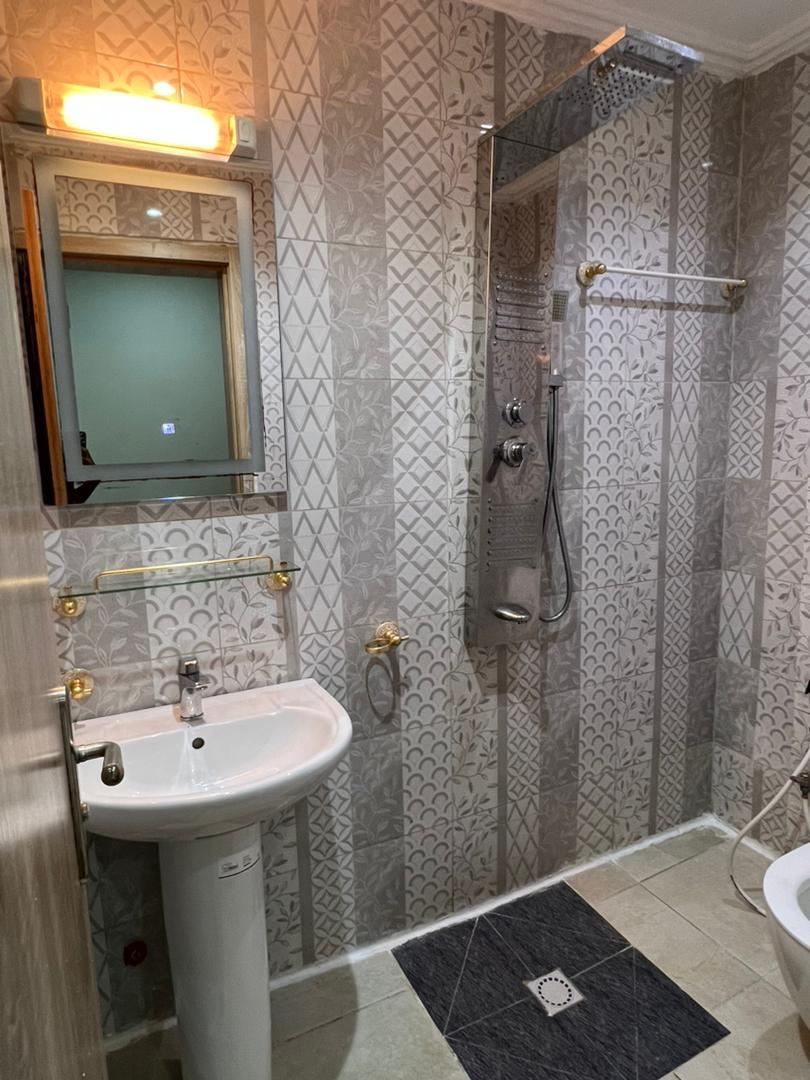 Apartment to rent - Yaoundé, Bastos, Bastos - 1 living room(s), 3 bedroom(s), 4 bathroom(s) - 1 500 000 FCFA / month