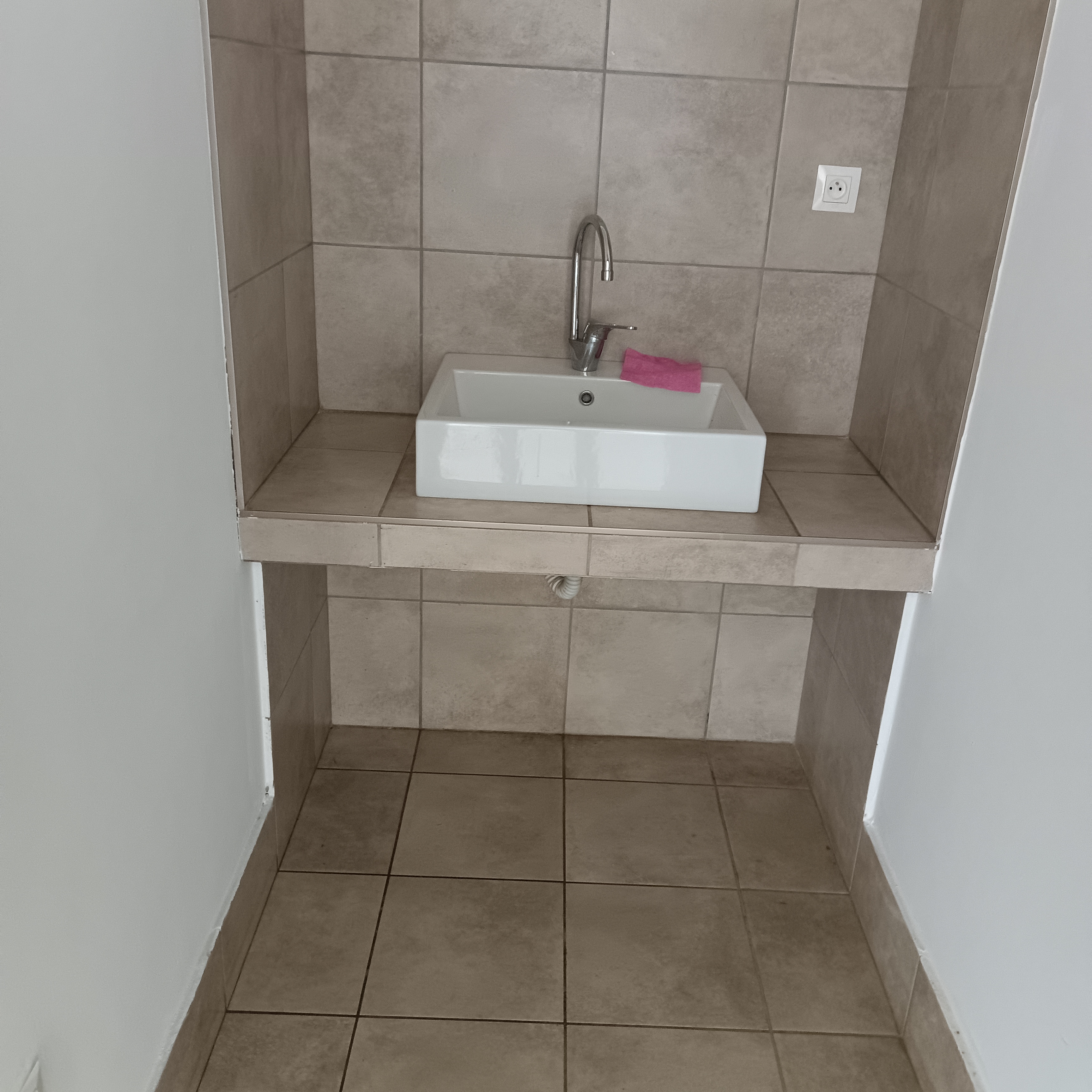 Bureau à louer à Yaoundé, Bastos, Bastos - 150 m2 - 2 150 000 FCFA