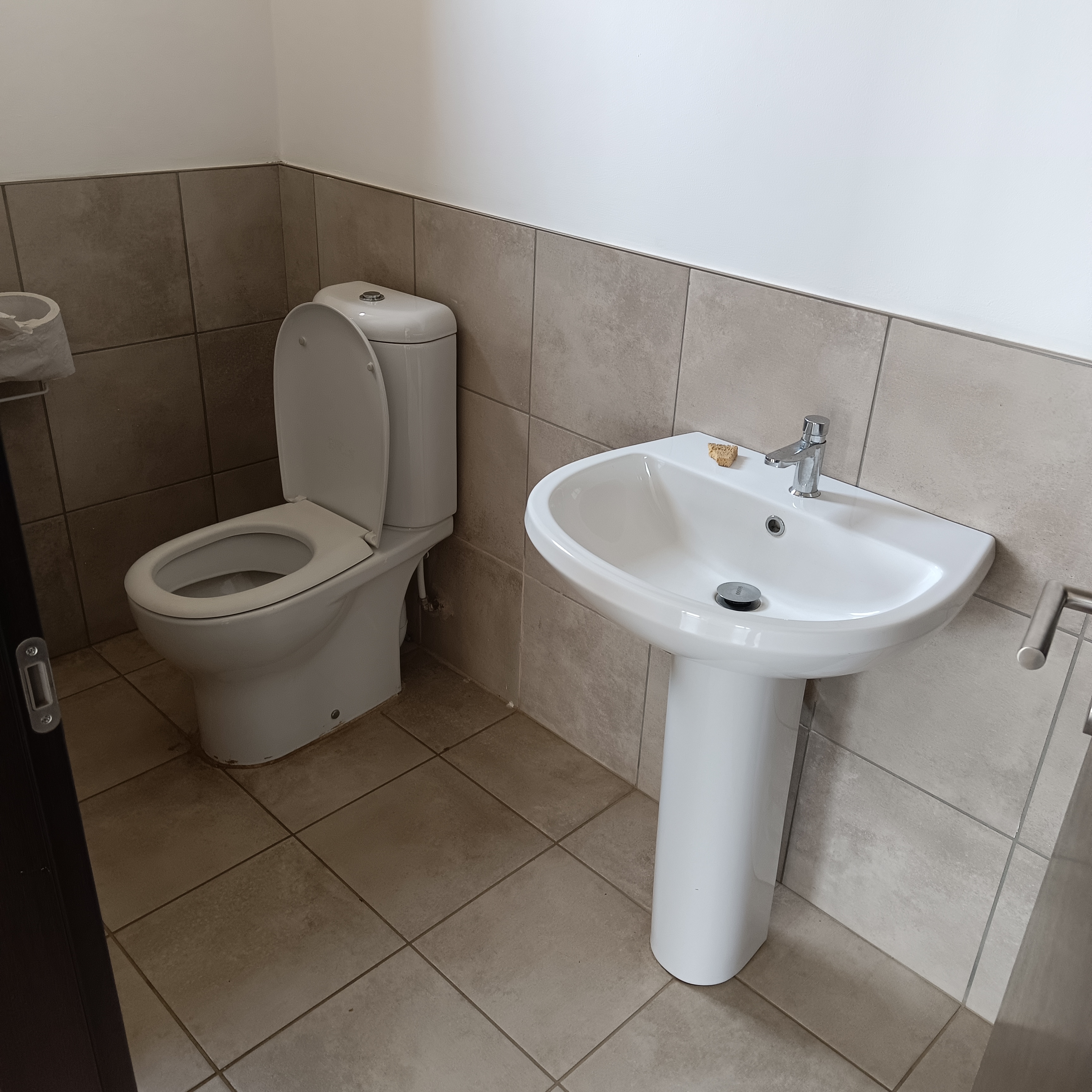 Bureau à louer à Yaoundé, Bastos, Bastos - 150 m2 - 2 150 000 FCFA