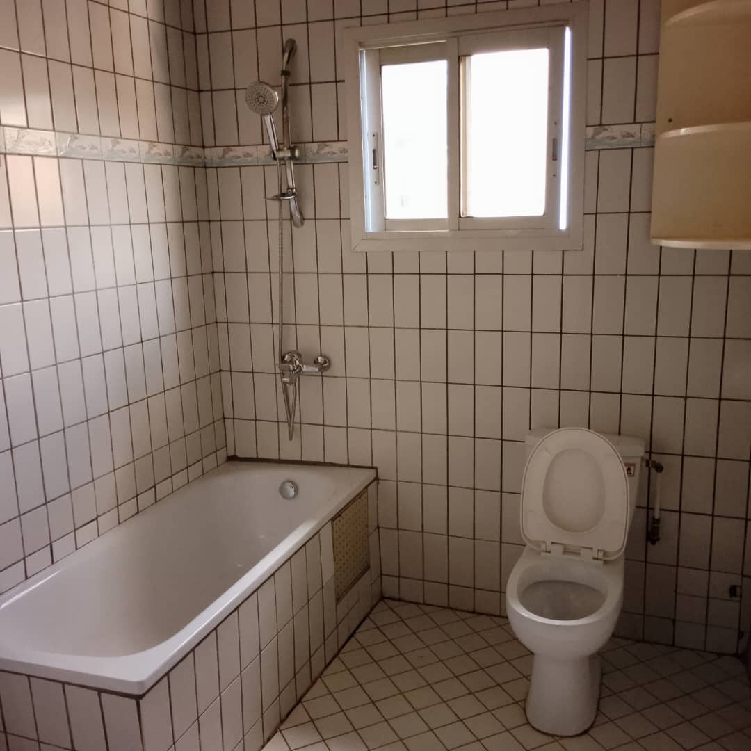 Apartment to rent - Yaoundé, Bastos, Bastos - 1 living room(s), 3 bedroom(s), 4 bathroom(s) - 650 000 FCFA / month