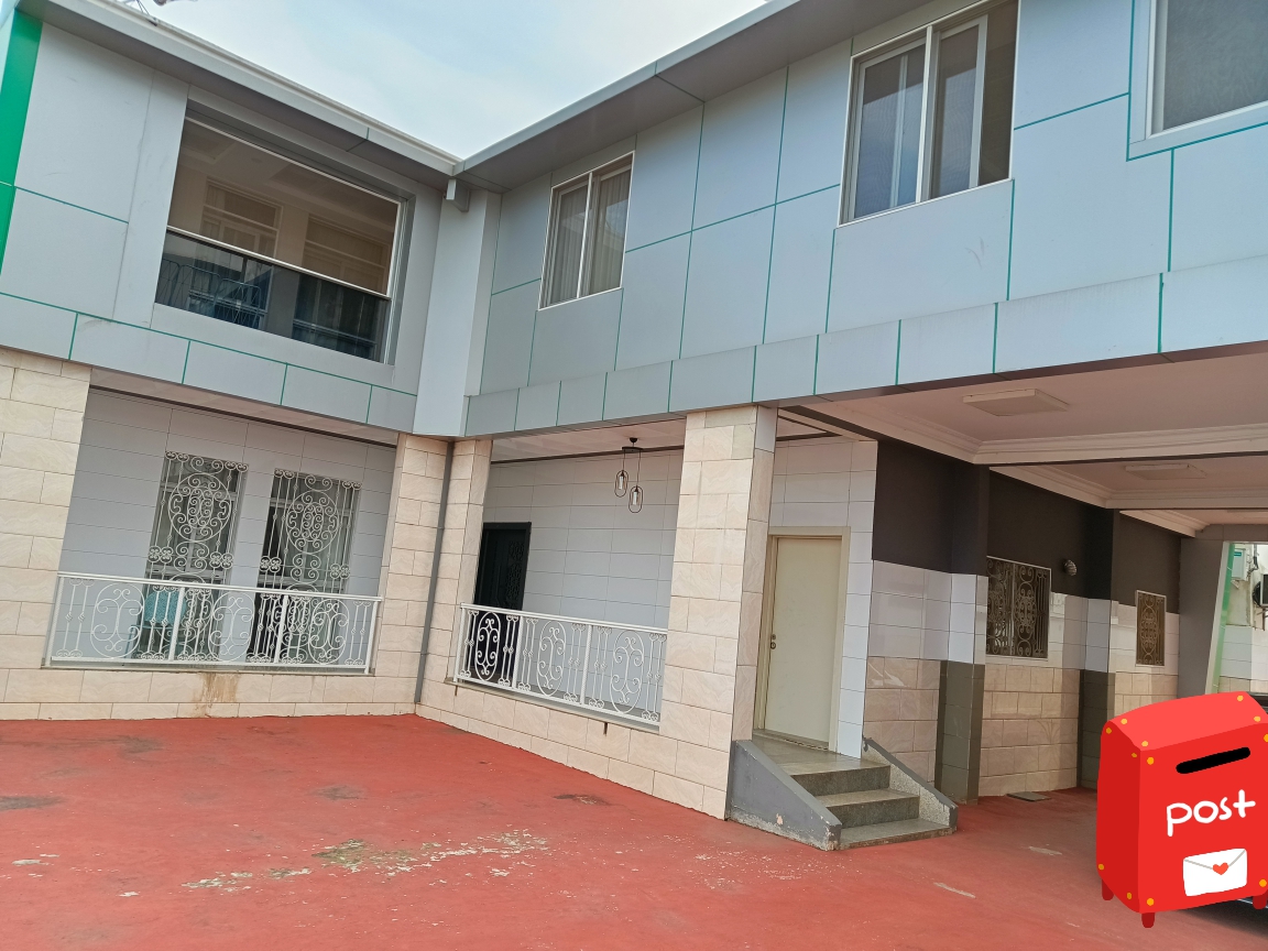 Bureau à louer à Yaoundé, Bastos, Bastos - 700 m2 - 2 500 000 FCFA