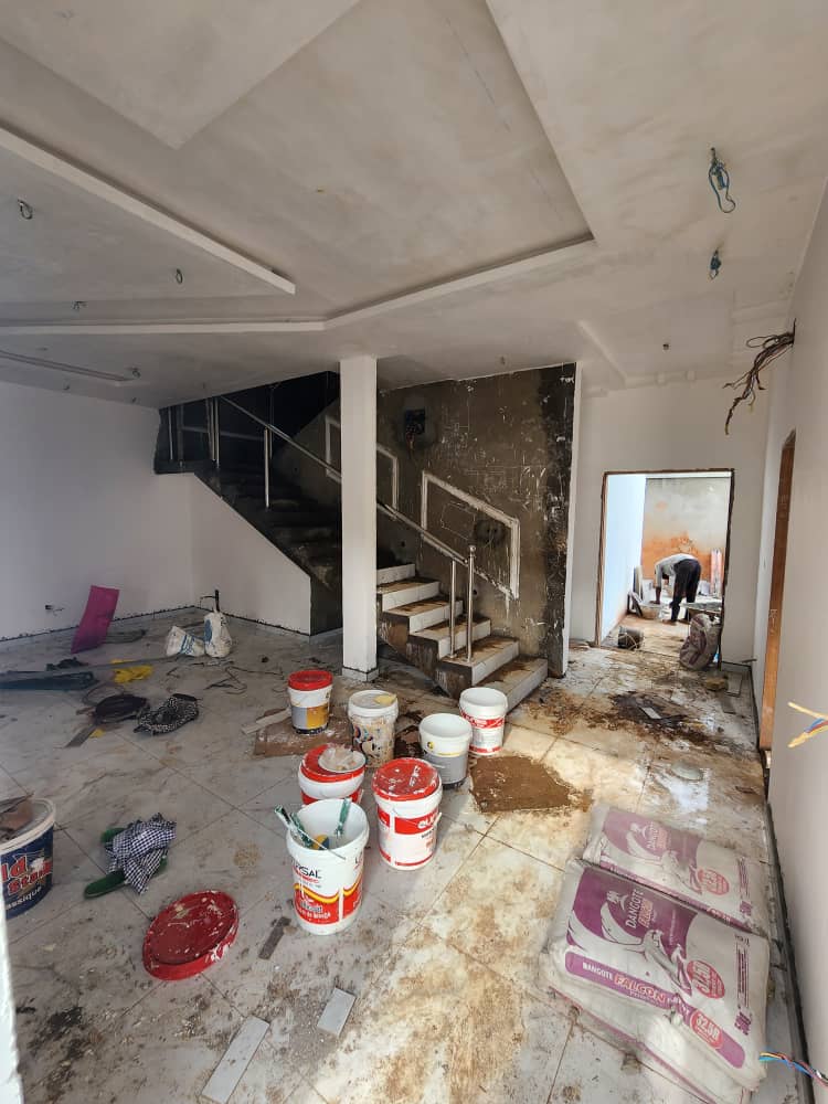 Maison (Duplex) à vendre - Yaoundé, Bastos, Golf - 1 salon(s), 4 chambre(s), 4 salle(s) de bains - 300 000 000 FCFA