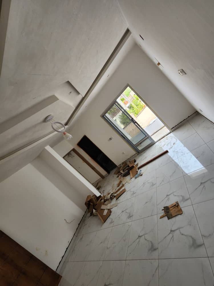 Maison (Duplex) à vendre - Yaoundé, Bastos, Golf - 1 salon(s), 4 chambre(s), 4 salle(s) de bains - 300 000 000 FCFA