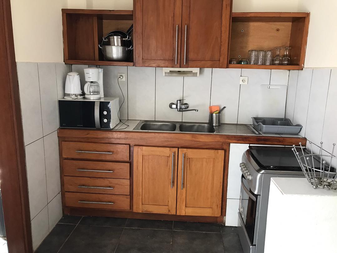 Appartement à louer - Yaoundé, Bastos, Pas loin de super U - 1 salon(s), 2 chambre(s), 3 salle(s) de bains - 700 000 FCFA / mois