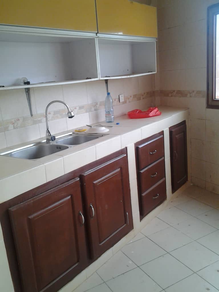 Apartment to rent - Yaoundé, Bastos, Bastos - 1 living room(s), 3 bedroom(s), 3 bathroom(s) - 450 000 FCFA / month