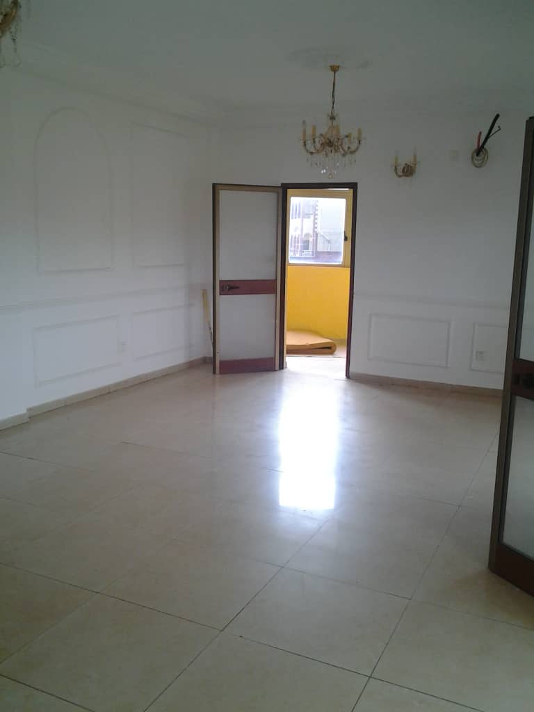 Apartment to rent - Yaoundé, Bastos, Bastos - 1 living room(s), 3 bedroom(s), 3 bathroom(s) - 450 000 FCFA / month