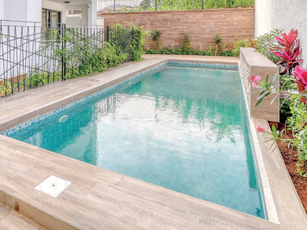 Apartment to rent - Yaoundé, Bastos, Golf - 1 living room(s), 3 bedroom(s), 4 bathroom(s) - 2 500 000 FCFA / month
