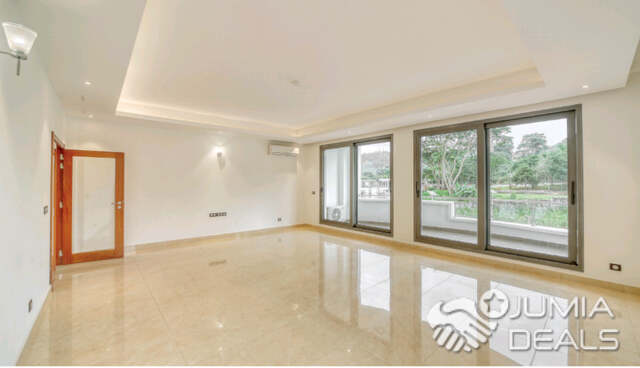 Apartment to rent - Yaoundé, Bastos, Golf - 1 living room(s), 3 bedroom(s), 4 bathroom(s) - 2 500 000 FCFA / month