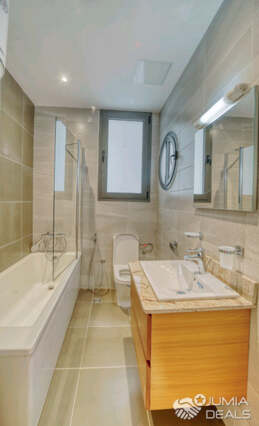 Apartment to rent - Yaoundé, Bastos, Golf - 1 living room(s), 3 bedroom(s), 4 bathroom(s) - 2 500 000 FCFA / month