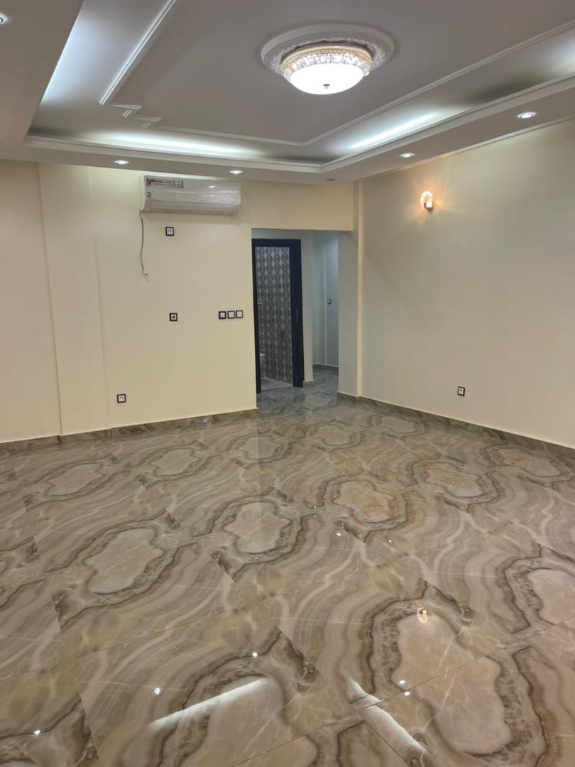 Apartment to rent - Yaoundé, Bastos, Bastos - 1 living room(s), 3 bedroom(s), 4 bathroom(s) - 750 000 FCFA / month