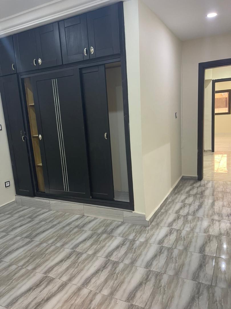 Apartment to rent - Yaoundé, Bastos, Bastos - 1 living room(s), 3 bedroom(s), 4 bathroom(s) - 750 000 FCFA / month