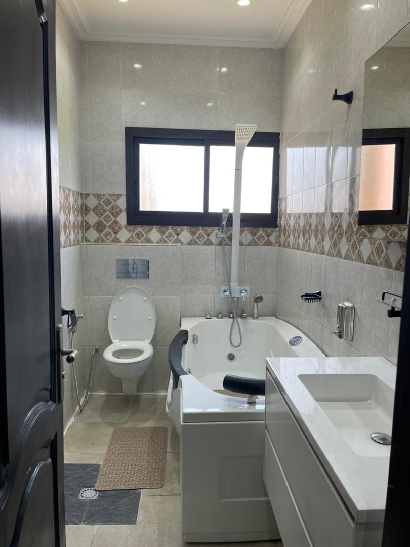 Apartment to rent - Yaoundé, Bastos, Bastos - 1 living room(s), 3 bedroom(s), 4 bathroom(s) - 750 000 FCFA / month