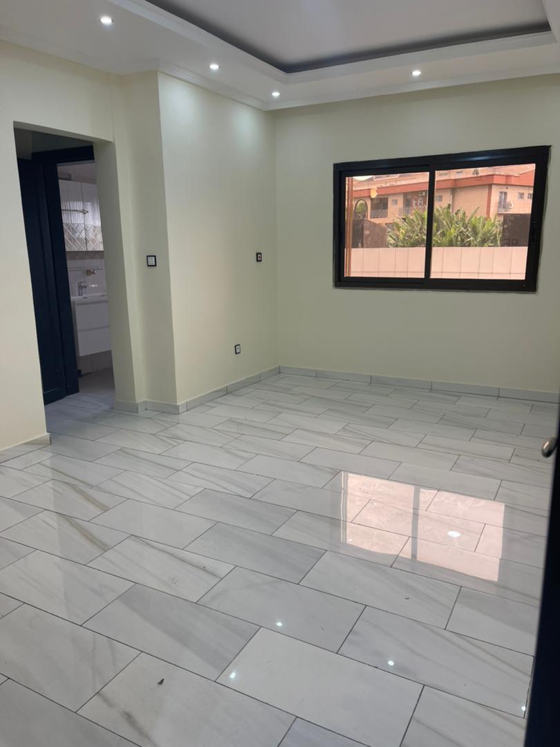 Apartment to rent - Yaoundé, Bastos, Bastos - 1 living room(s), 3 bedroom(s), 4 bathroom(s) - 750 000 FCFA / month