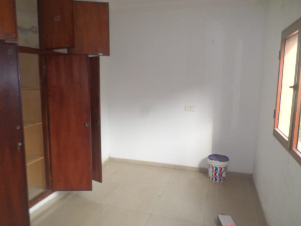 Apartment to rent - Yaoundé, Bastos, Bastos - 1 living room(s), 3 bedroom(s), 3 bathroom(s) - 600 000 FCFA / month