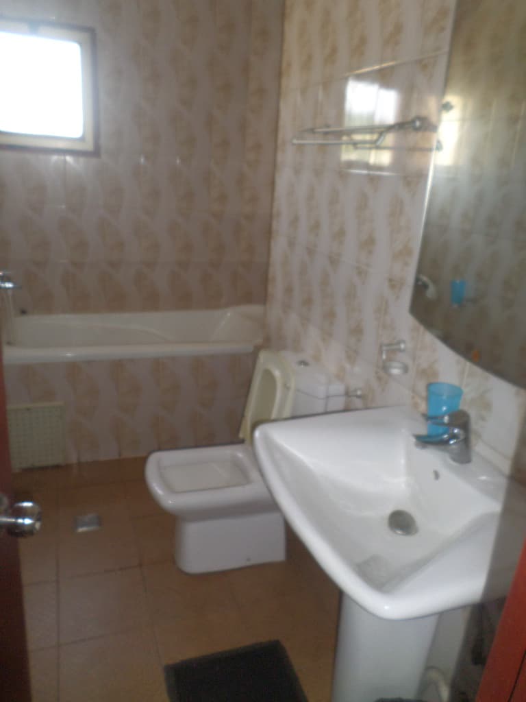 Apartment to rent - Yaoundé, Bastos, Bastos - 1 living room(s), 3 bedroom(s), 3 bathroom(s) - 600 000 FCFA / month