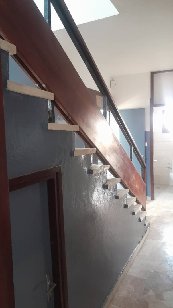 Bureau à louer à Yaoundé, Bastos, Nouvelle route - 700 m2 - 1 700 000 FCFA