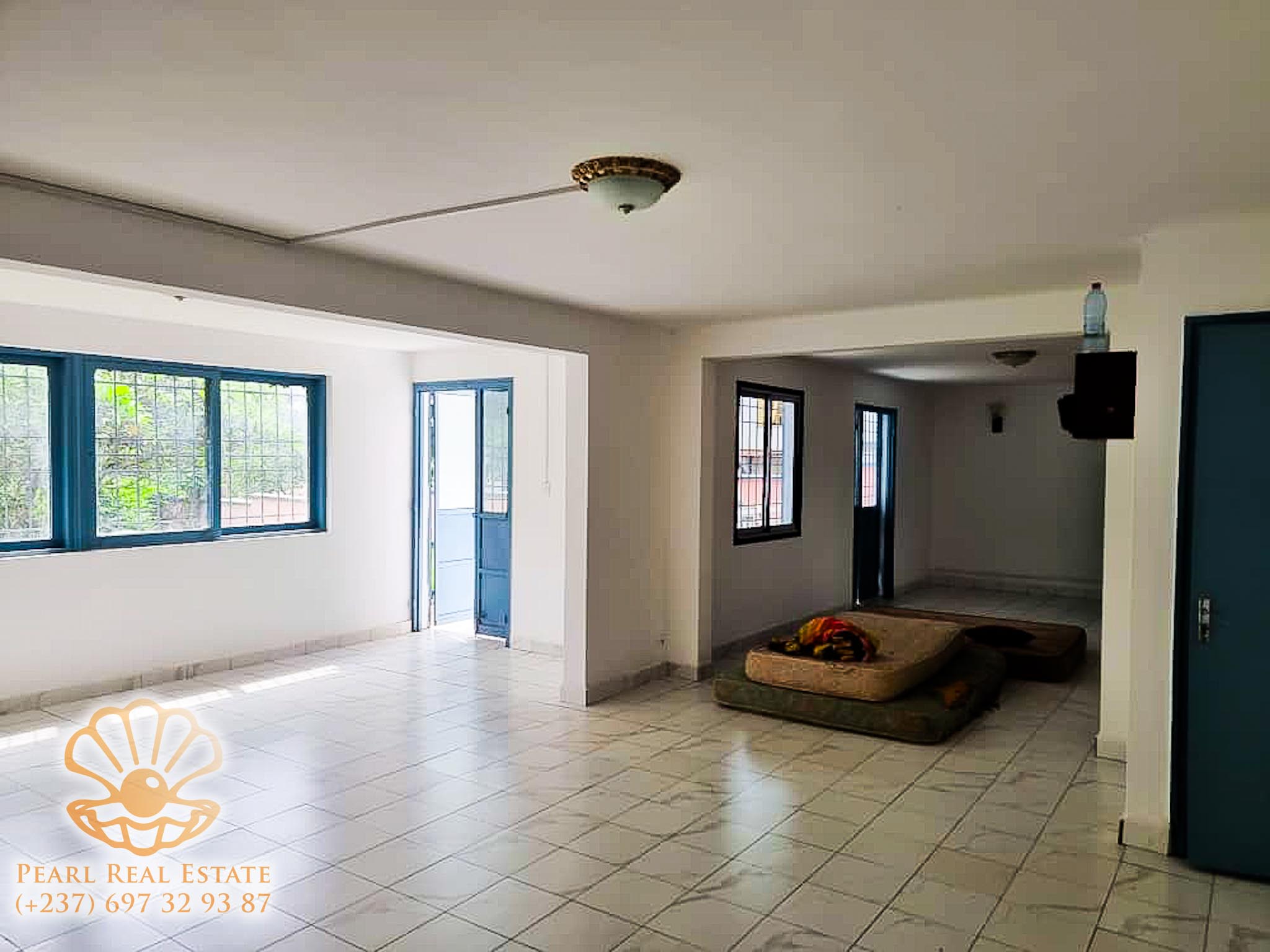 Maison (Villa) à louer - Yaoundé, Bastos, Nlongkak - 1 salon(s), 4 chambre(s), 3 salle(s) de bains - 700 000 FCFA / mois