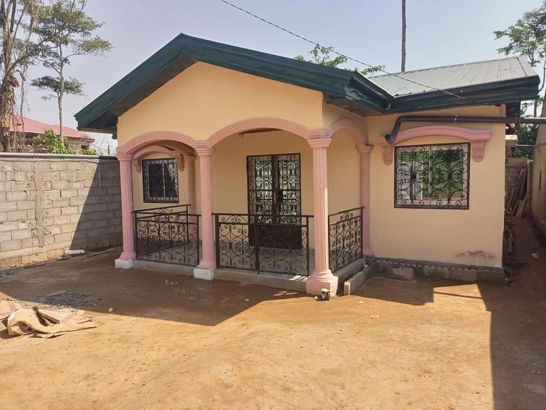 Maison (Villa) à vendre - Yaoundé, Ngoulmekong, Fourgerol Four amitié - 1 salon(s), 3 chambre(s), 2 salle(s) de bains - 11 000 000 FCFA