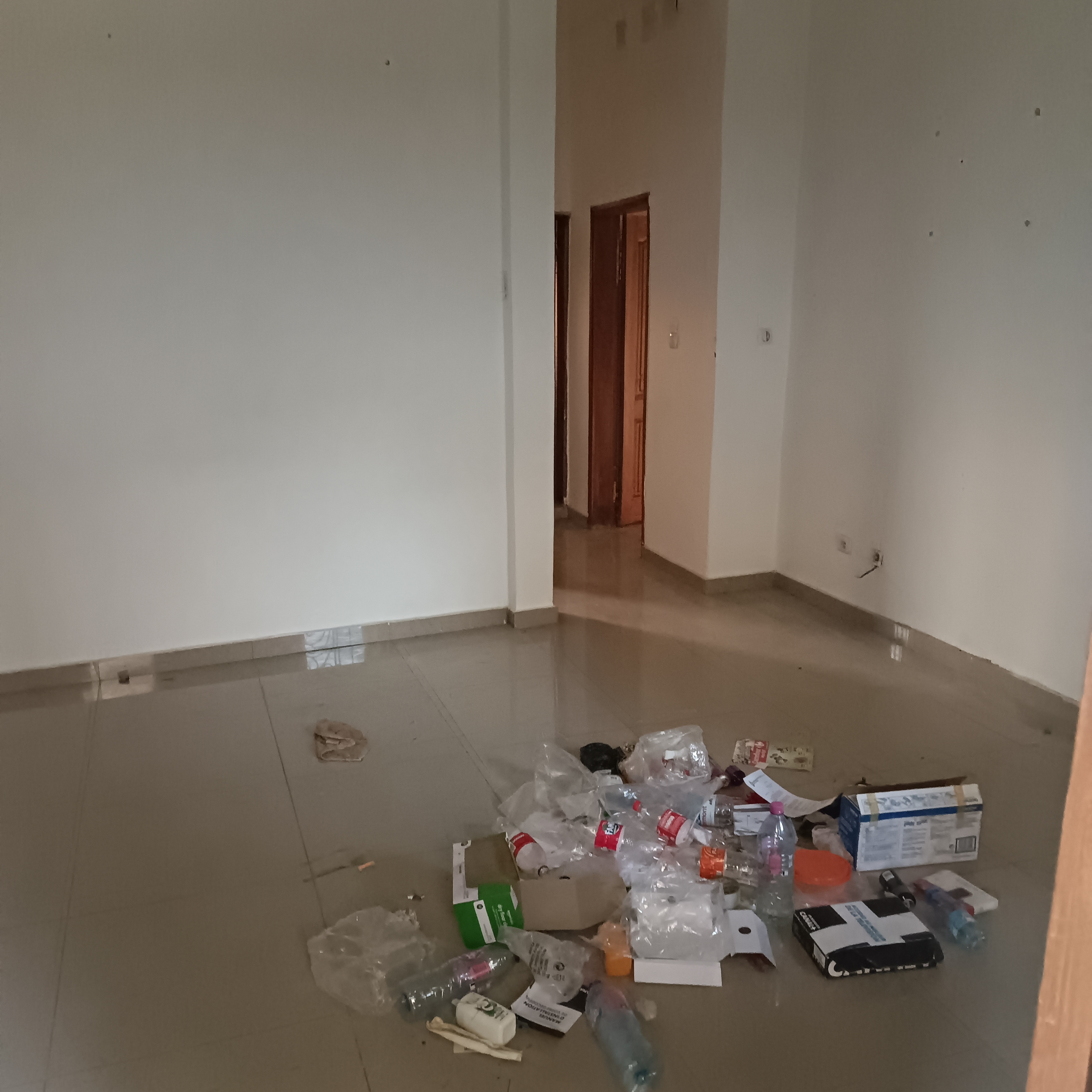 Apartment to rent - Yaoundé, Bastos, Golf - 1 living room(s), 2 bedroom(s), 3 bathroom(s) - 2 500 000 FCFA / month