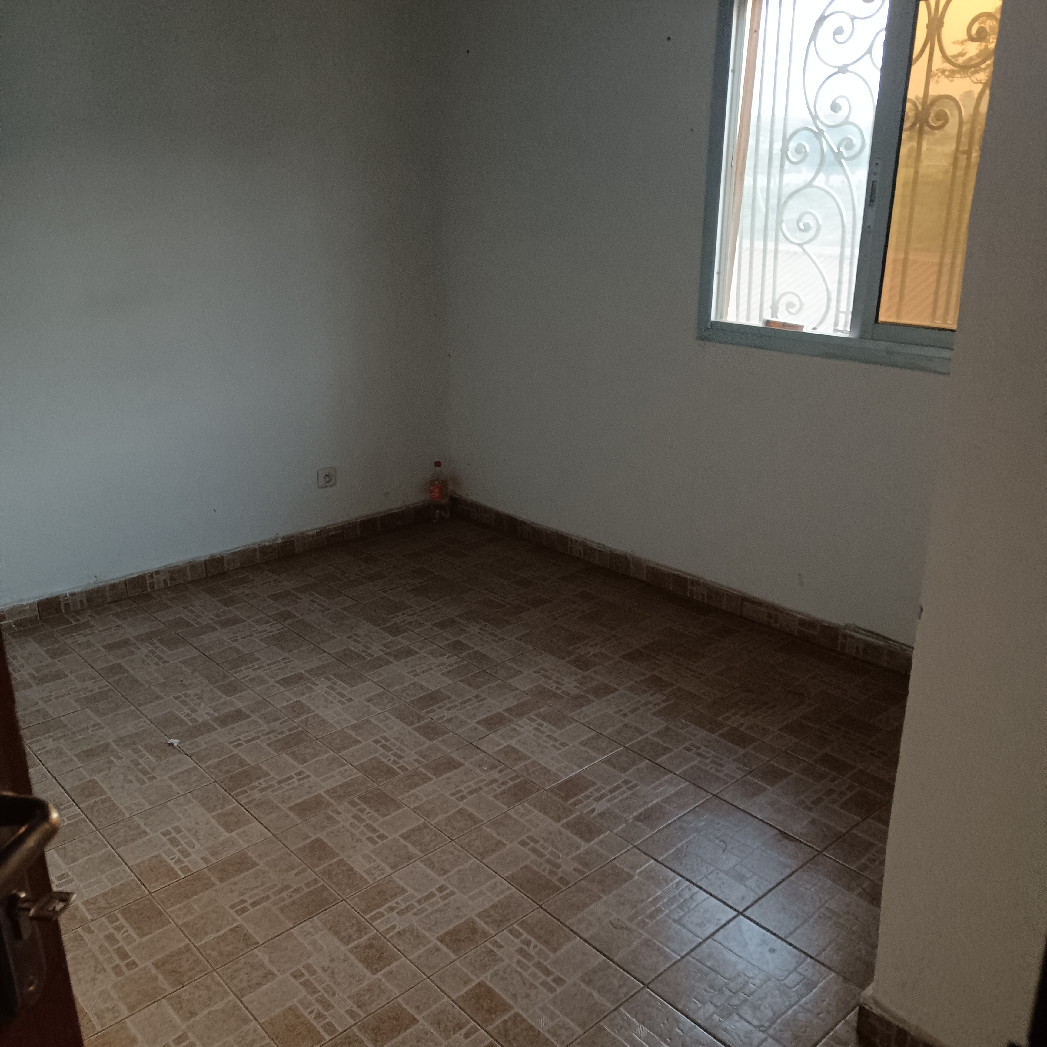 Apartment to rent - Yaoundé, Bastos, Golf - 1 living room(s), 2 bedroom(s), 3 bathroom(s) - 2 500 000 FCFA / month
