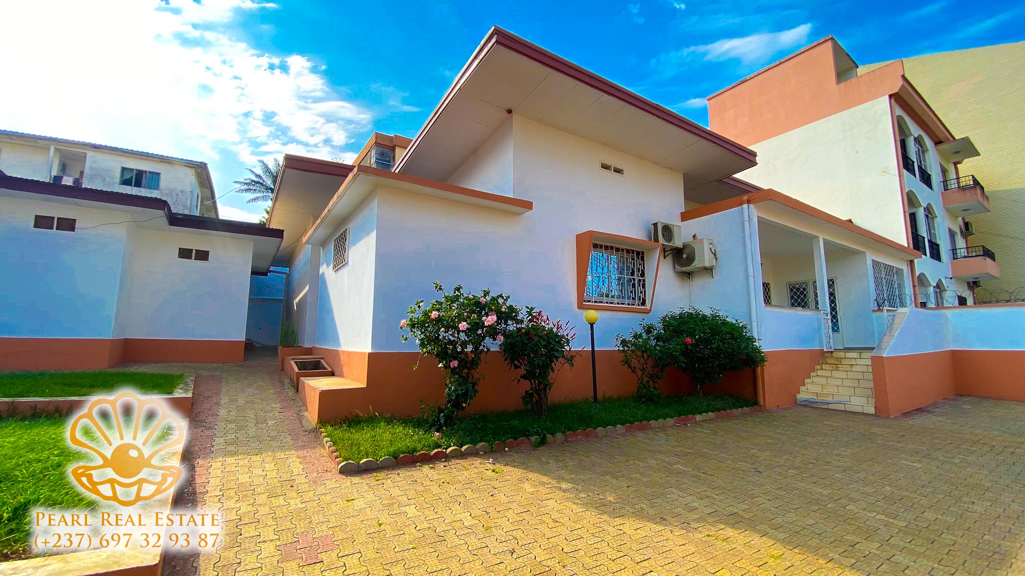 Maison (Villa) à louer - Yaoundé, Bastos, Vallée Bastos - 1 salon(s), 3 chambre(s), 2 salle(s) de bains - 1 800 000 FCFA / mois