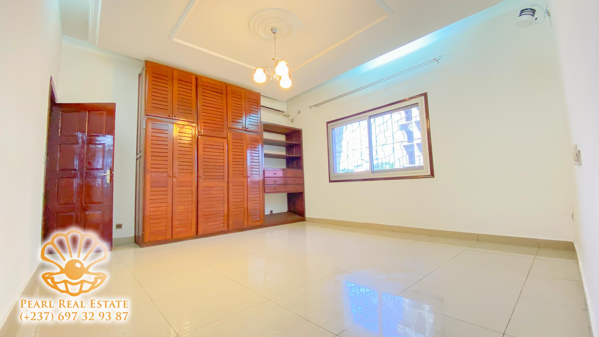 Maison (Villa) à louer - Yaoundé, Bastos, Vallée Bastos - 1 salon(s), 3 chambre(s), 2 salle(s) de bains - 1 800 000 FCFA / mois
