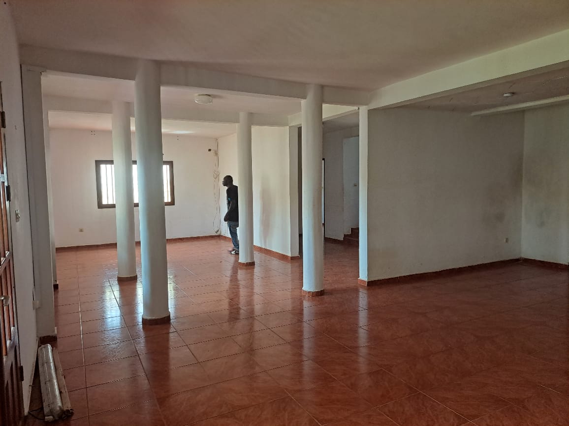Office to rent at Yaoundé, Bastos, Bastos - 1000 m2 - 1 500 000 FCFA