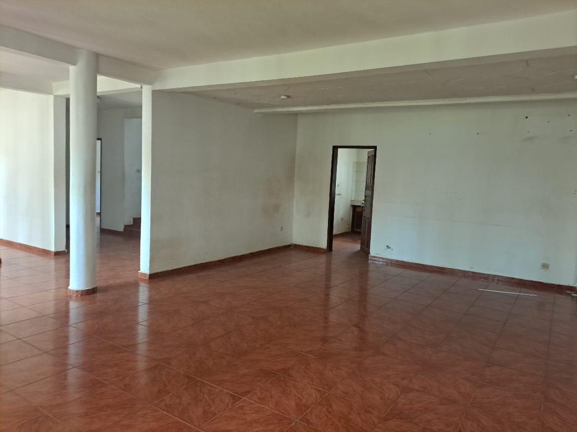 Office to rent at Yaoundé, Bastos, Bastos - 1000 m2 - 1 500 000 FCFA