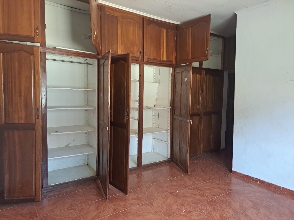 Office to rent at Yaoundé, Bastos, Bastos - 1000 m2 - 1 500 000 FCFA