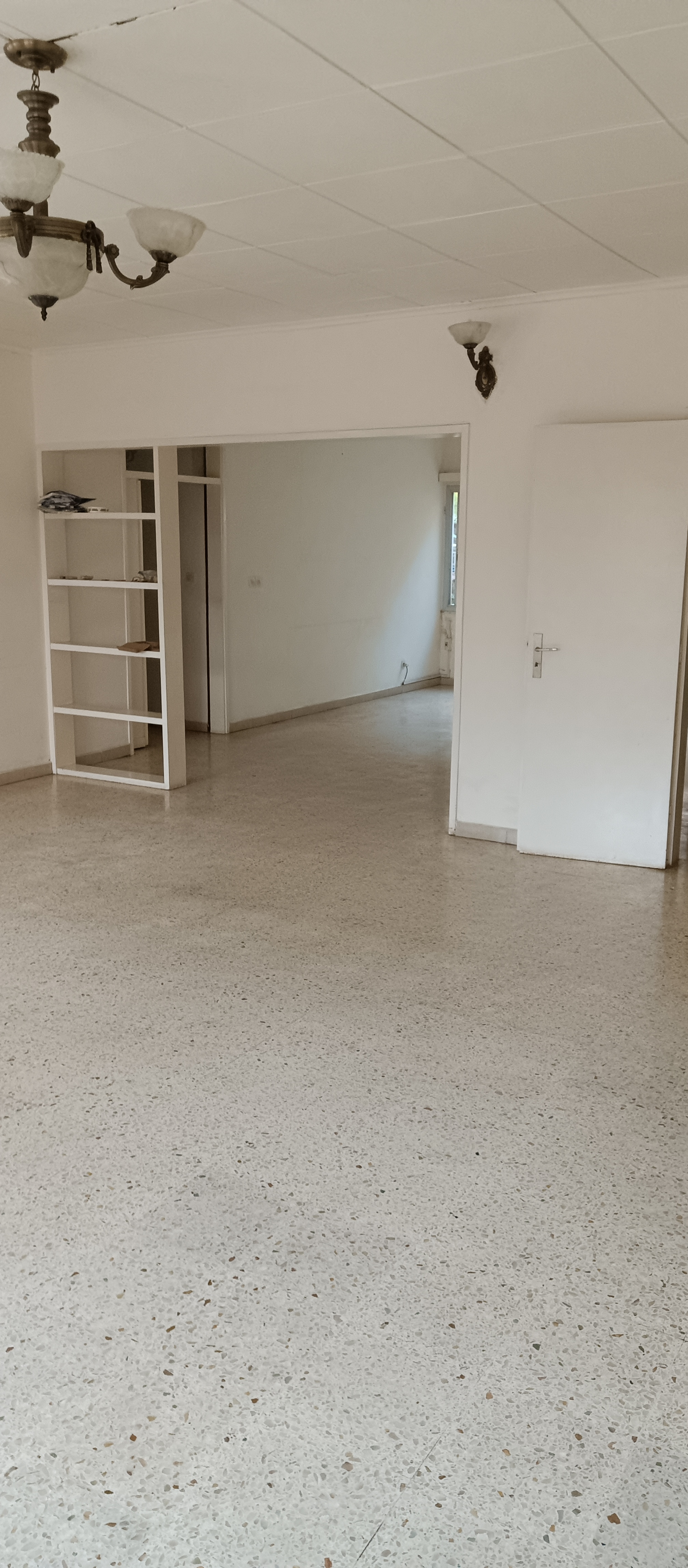 Apartment to rent - Yaoundé, Bastos, Bastos(appartement individuelle avec piscine) - 1 living room(s), 3 bedroom(s), 3 bathroom(s) - 1 600 000 FCFA / month