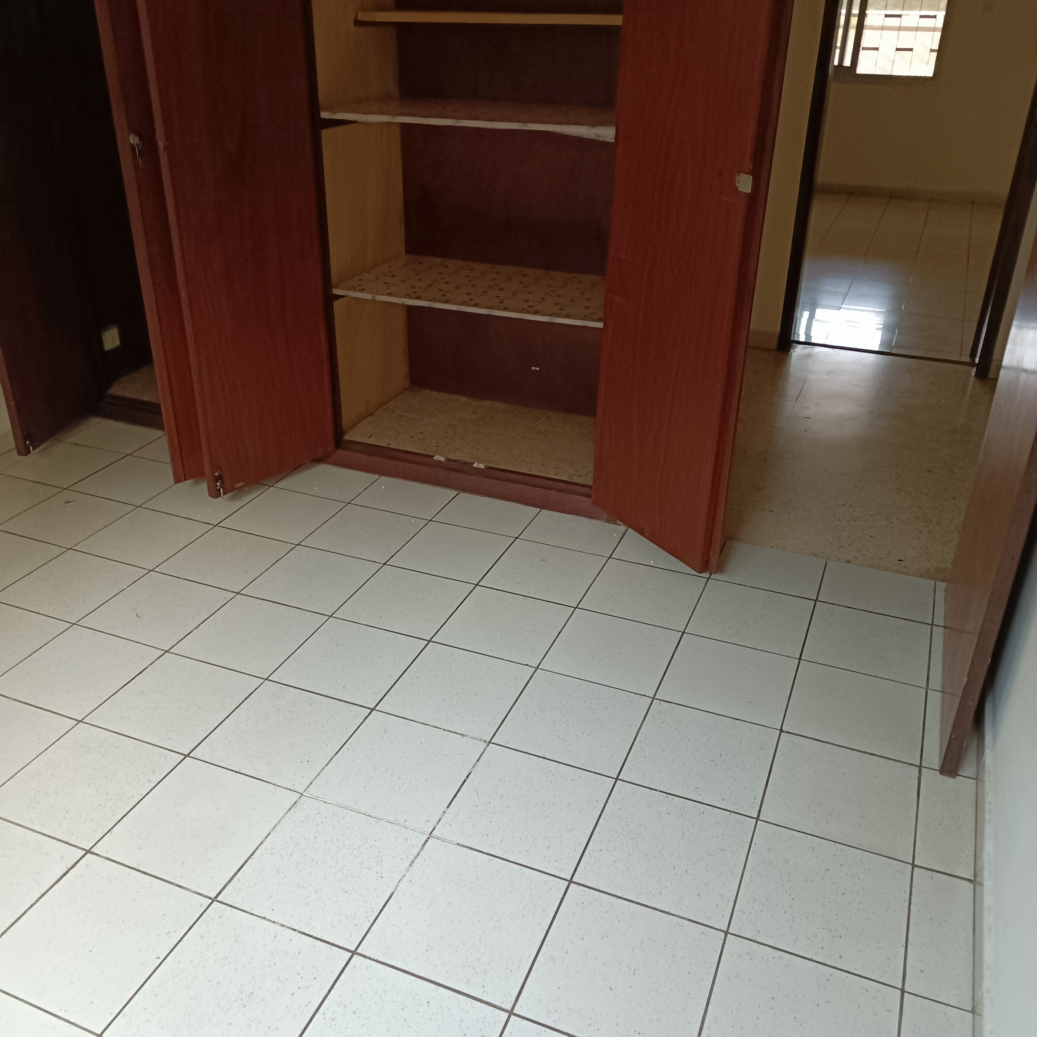Apartment to rent - Yaoundé, Bastos, Bastos(appartement individuelle avec piscine) - 1 living room(s), 3 bedroom(s), 3 bathroom(s) - 1 600 000 FCFA / month