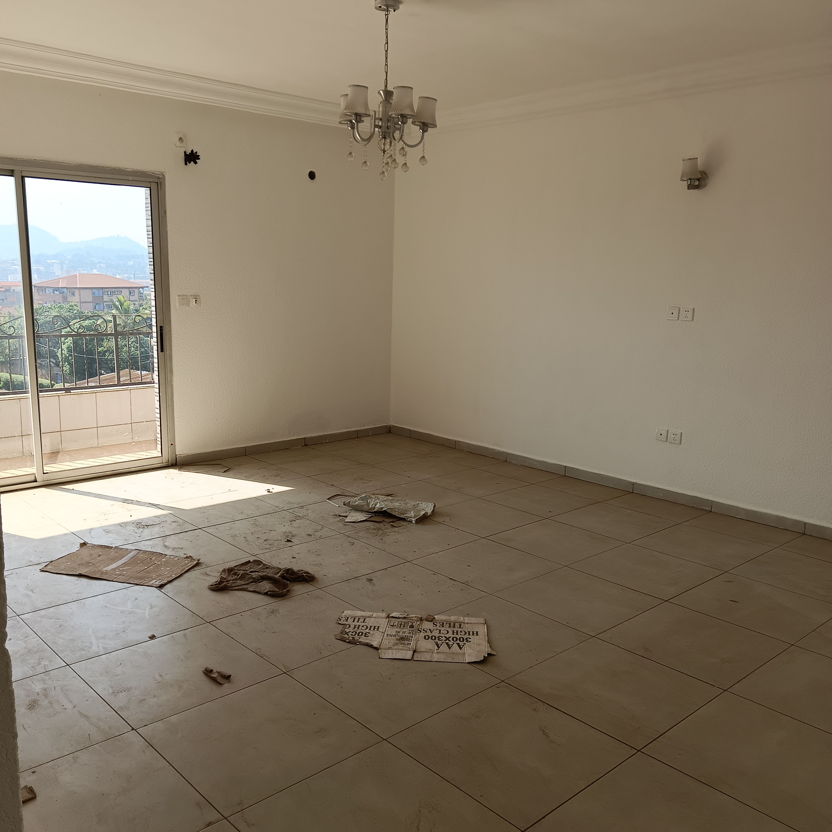 Apartment to rent - Yaoundé, Mfandena, Omnisport - 1 living room(s), 2 bedroom(s), 3 bathroom(s) - 350 000 FCFA / month