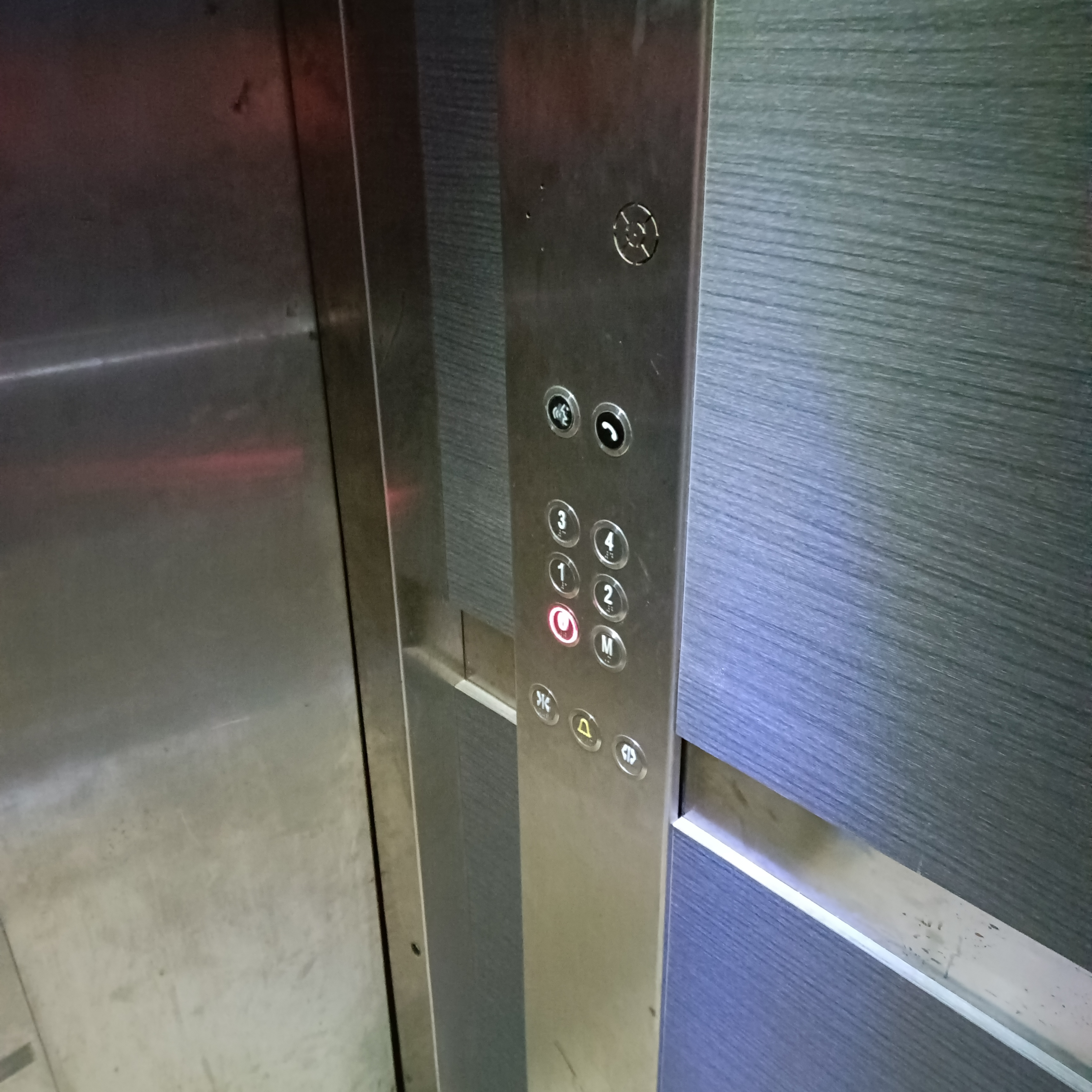 Office to rent at Yaoundé, Mfandena, Omnisport - 150 m2 - 350 000 FCFA