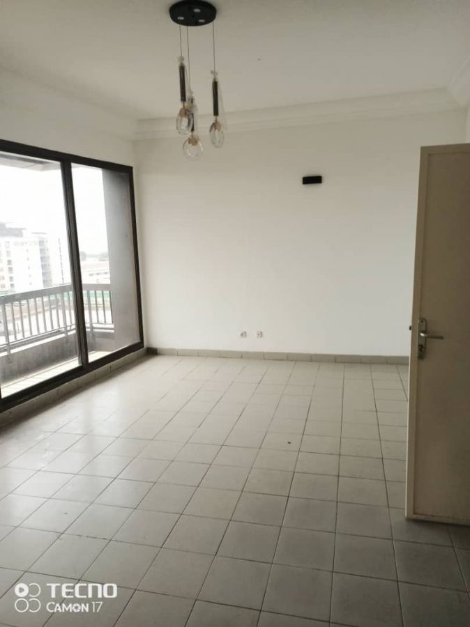 Apartment to rent - Douala, Akwa I, AKWA - 1 living room(s), 1 bedroom(s), 1 bathroom(s) - 450 000 FCFA / month