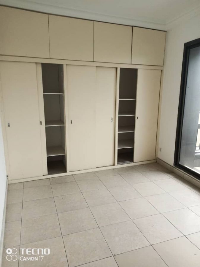 Apartment to rent - Douala, Akwa I, AKWA - 1 living room(s), 1 bedroom(s), 1 bathroom(s) - 450 000 FCFA / month