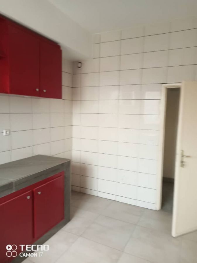 Apartment to rent - Douala, Akwa I, AKWA - 1 living room(s), 1 bedroom(s), 1 bathroom(s) - 450 000 FCFA / month