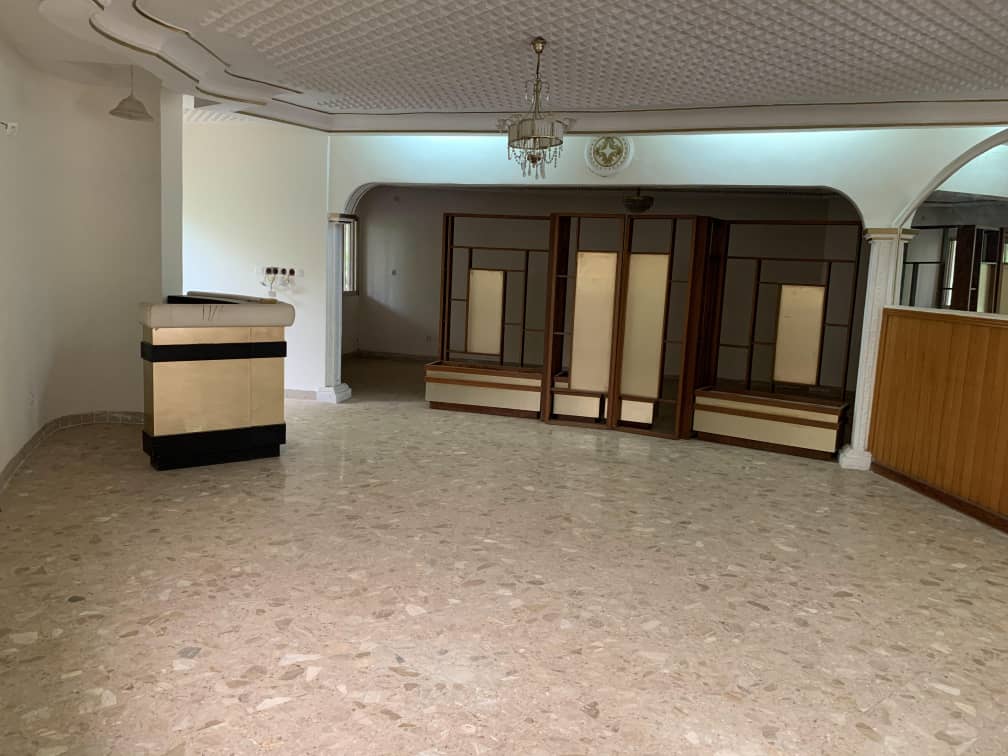 Office to rent at Yaoundé, Bastos, Bastos - 1000 m2 - 2 500 000 FCFA