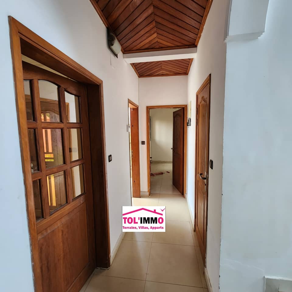 Office to rent at Yaoundé, Bastos, Dragage - 700 m2 - 1 500 000 FCFA