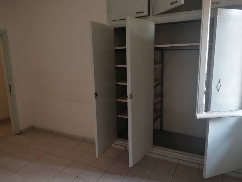 Bureau à louer à Yaoundé, Nkol-Eton, Nkoleton - 1000 m2 - 900 000 FCFA