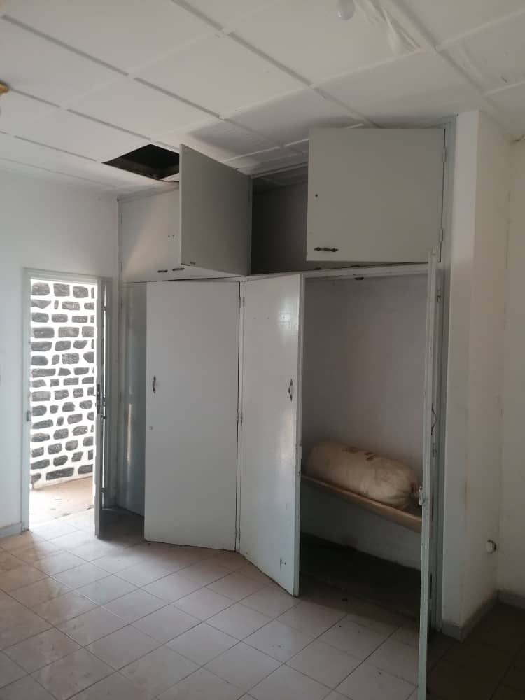 Bureau à louer à Yaoundé, Nkol-Eton, Nkoleton - 1000 m2 - 900 000 FCFA